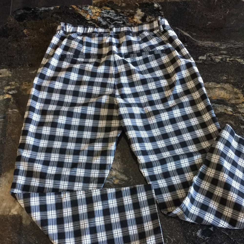 Black and White Hollister Pants - Picture 4 of 5